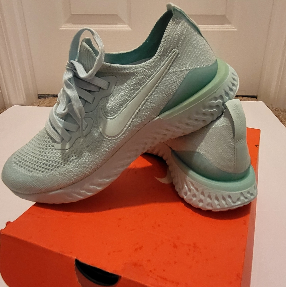 Athletic shoes